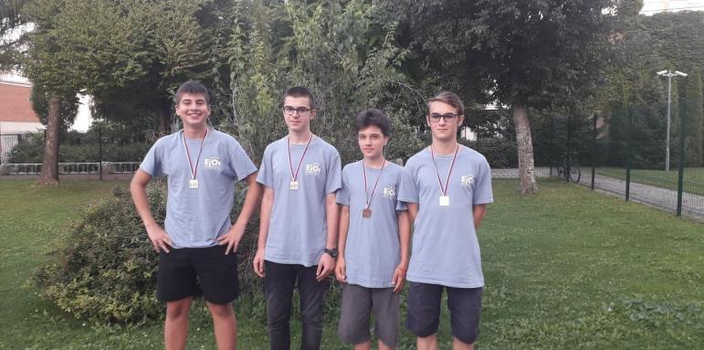 4 медала от олимпиада по информатика извоюваха наши ученици